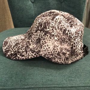 Lululemon runner’s hat